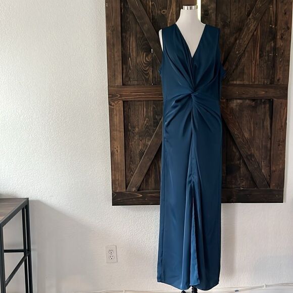 PRETTYGARDEN Satin Ruched Bodycon
Dress Twist Front V Neck Sleeveless Sp… - Picture 4 of 14